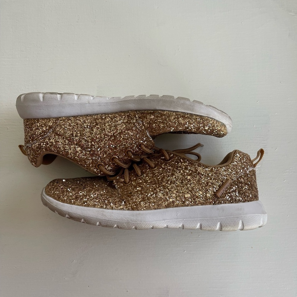 Size 4 gold glitter sneakers - Picture 3 of 5